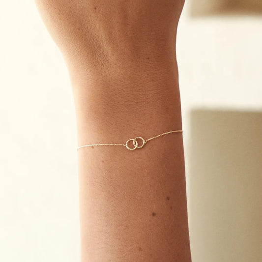 Interlocking Circle Gold Fine Charm Bracelet
