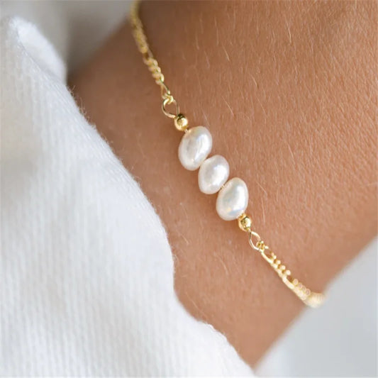 Gold Fine Chain Bracelet with Mother of Pearl Style