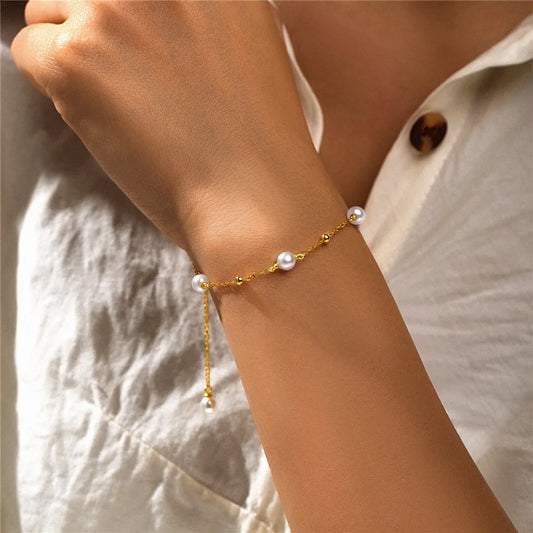 Fine Gold Chain Bracelet with Delicate Pearls